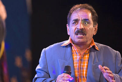 ببینید | عقب‌نشینی بامزه عمو رشید: در یک مصاحبه گفتم اگه پولدار بشم زن دوم می‌گیرم، چیز خورم کرده بودند!