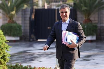 فرزین‌ نباید راحت برود؛ محاکمه‌اش کنید