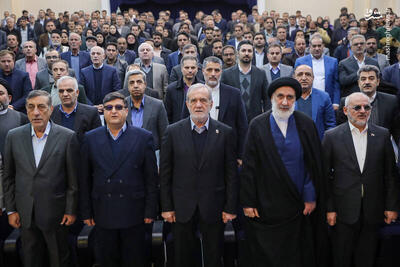 نشست پزشکیان با سرمایه گذاران و فعالان اقتصادی شهرکرد