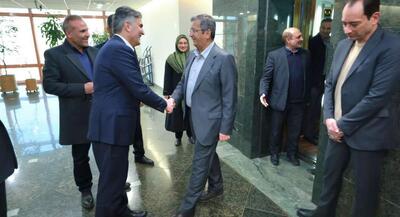 عبدالناصر همتی وارد بانک مرکزی شد +تصاویر | جهان نیوز