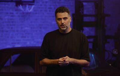 ببینید | ادعای سردبیر تولیدات صداوسیم درباره برنامه جنجال‌ساز علی ضیا: به سفارش یک نهاد حاکمیتی ساخته شده است!