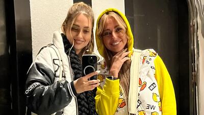 استایل شاد نفیسه روشن و خواهرش با ست زرد و صورتی (عکس)