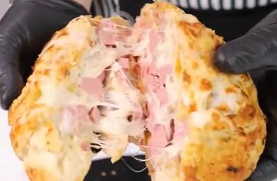 طرز تهیه پیتزا بمبی یا پیتزا توپی، یک غذای خوشمزه و خفن !