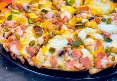 دستور پیتزا فوری : پیتزا ۵ دقیقه ای بدون فر و بدون ورز دادن خمیر