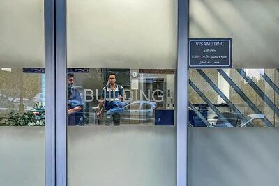 رویای مهاجرت، گروگان «نوبت»؛ بازار چند‌هزار میلیاردی دلالان پشت در سفارت آلمان شعله کشید