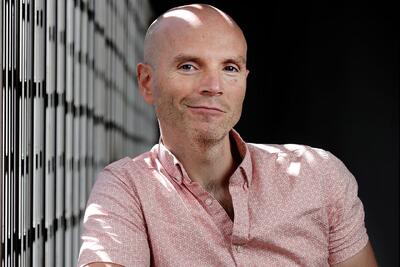 فیلم‌ساز ایرلندی: از ایران بابت بمباران «حرام‌زاده‌های نسل‌کش» متشکریم