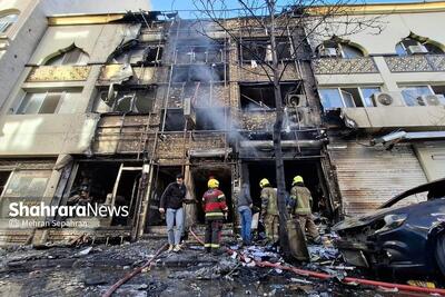 نجات ۲۰ شهروند از حریق گسترده در خیابان امام رضا (ع) مشهد (۱۱ دی ۱۴۰۴)