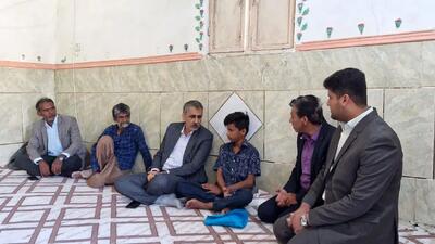 بازگشت الهیار بارانی، قهرمان سیل به مدرسه بعد از دو سال ترک تحصیل