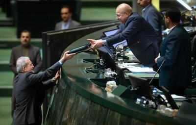 اثر بودجه 1405 بر بازارهای مالی / جدال دولت و مجلس بر سر معیشت و کسری - سرمایه و بورس