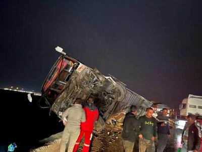 واژگونی اتوبوس در گرمسار سه مصدوم برجا گذاشت