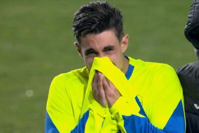 گریه کردن مهاجم اسپانیایی پس از تعویض