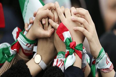 بازار هیچ وقت مقابل نظام نایستاده است