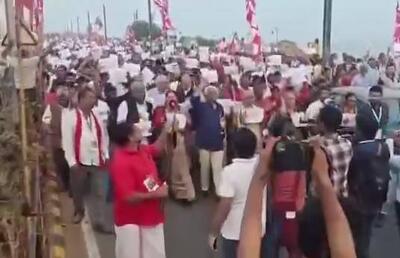 فیلم/ تظاهرات مردم هند علیه تجاوز آمریکا به ونزوئلا