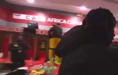 ویدئو: جشن در رختکن مالی پس از حذف تونس - پارس فوتبال