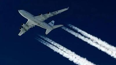 چرا هواپیماها رد سفید در آسمان می‌گذارند؟