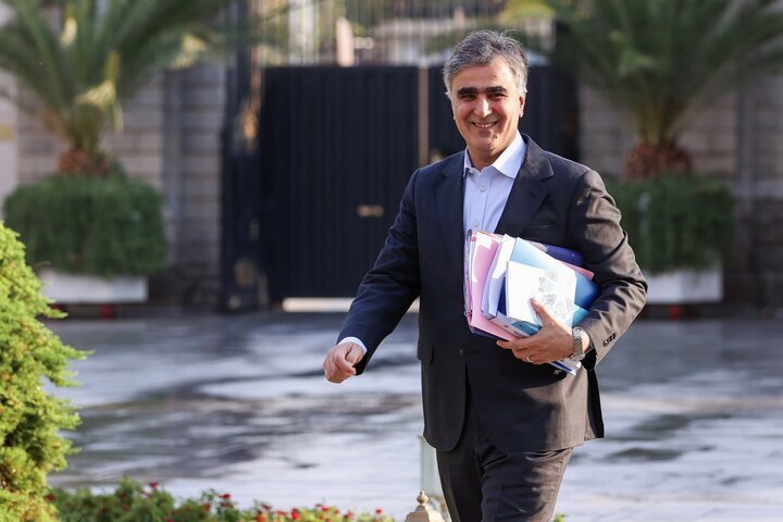 فرزین‌ نباید راحت برود؛ محاکمه‌اش کنید