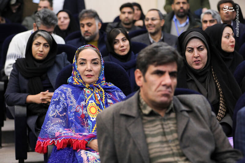 نشست پزشکیان با سرمایه گذاران و فعالان اقتصادی شهرکرد