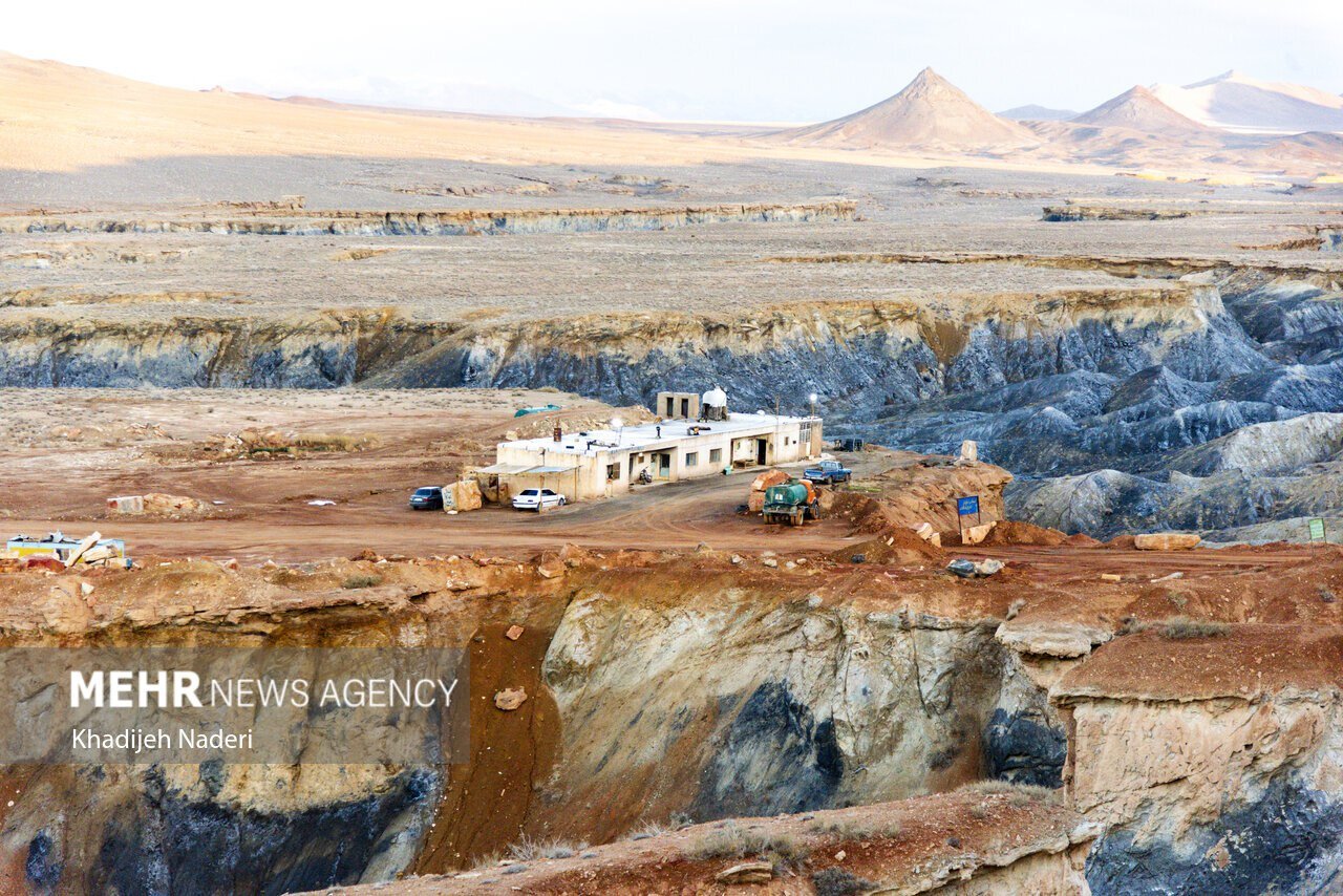 «تخته سرخ» و «دره دوزخی» اصفهان