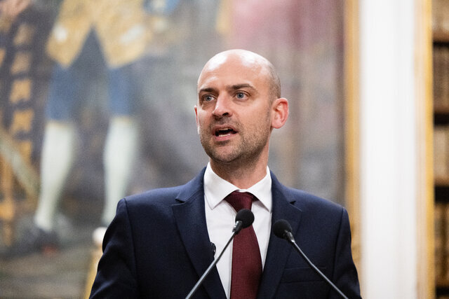 فرانسه شیوه آمریکا در برکناری مادورو را متناقض با حقوق بین‌الملل دانست